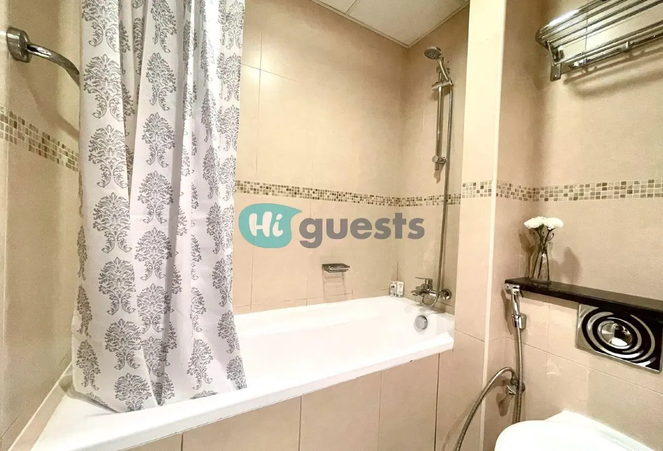 Charming Studio Near Metro | Lake Views | Work Set
