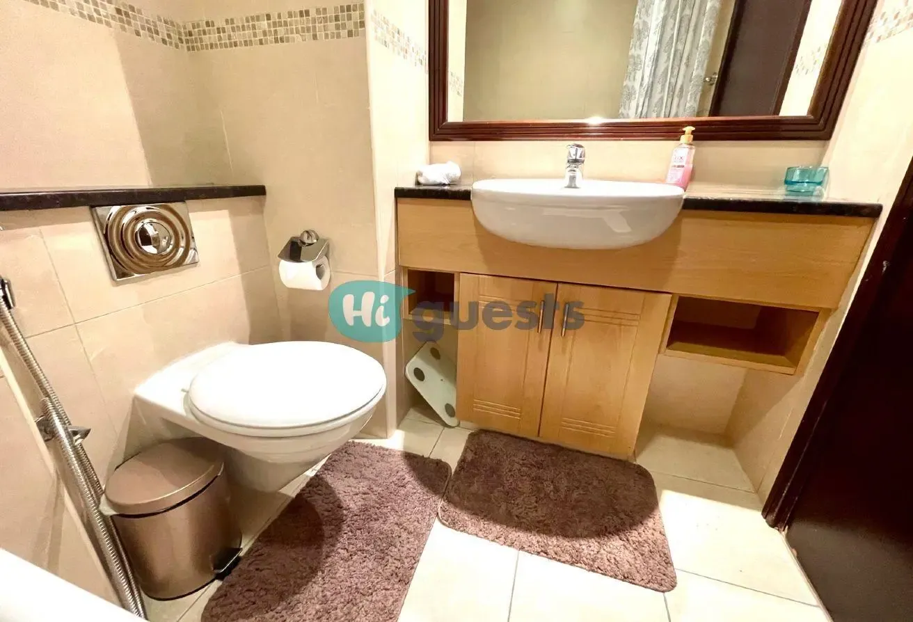 Charming Studio Near Metro | Lake Views | Work Set