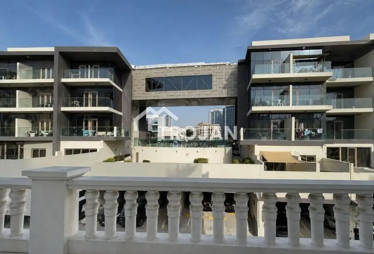 Bright Studio | Fully Furnished | Ready to Move In