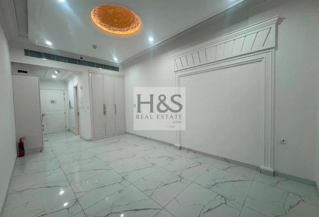 Modern Studio-Vincitore Boulevard 1-Community View