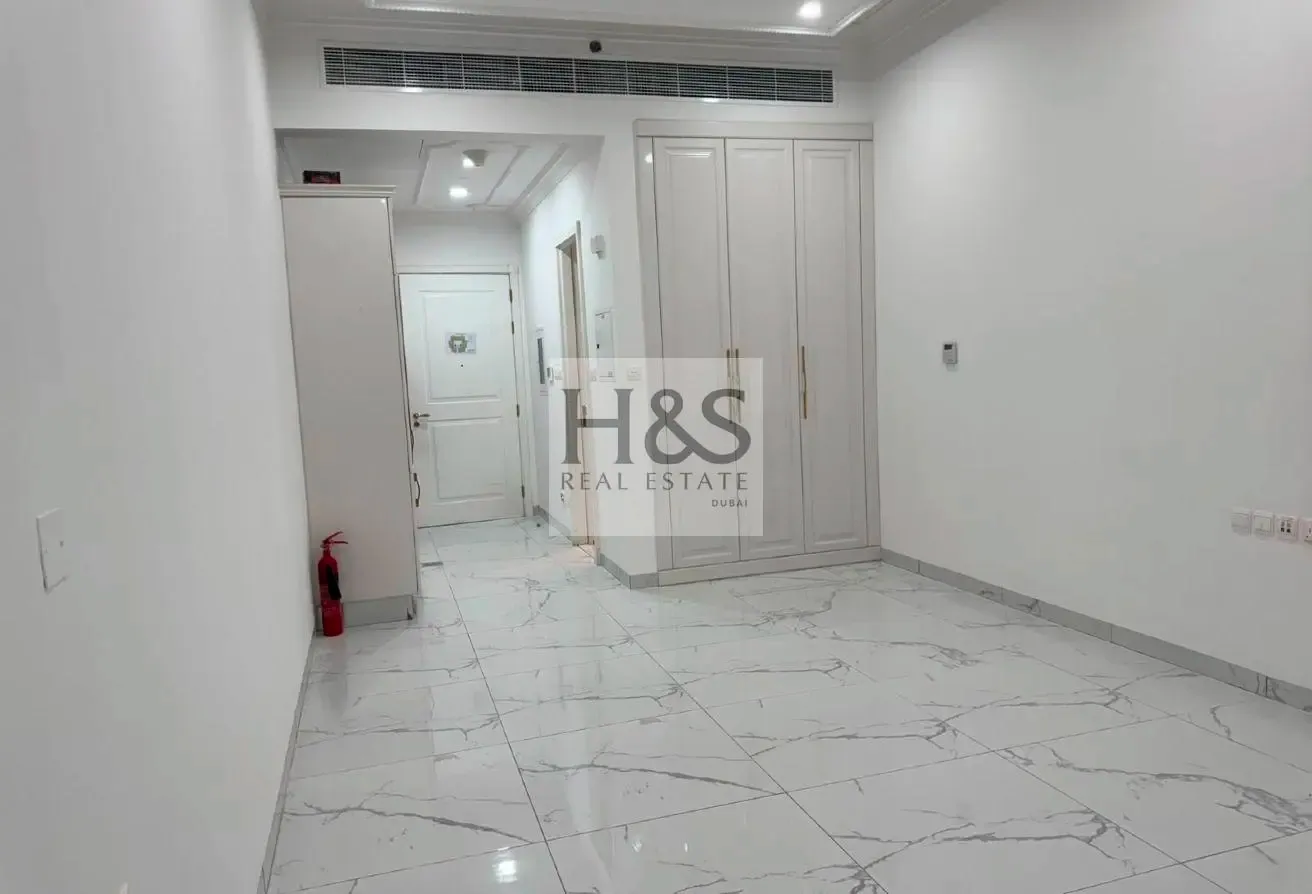 Modern Studio-Vincitore Boulevard 1-Community View