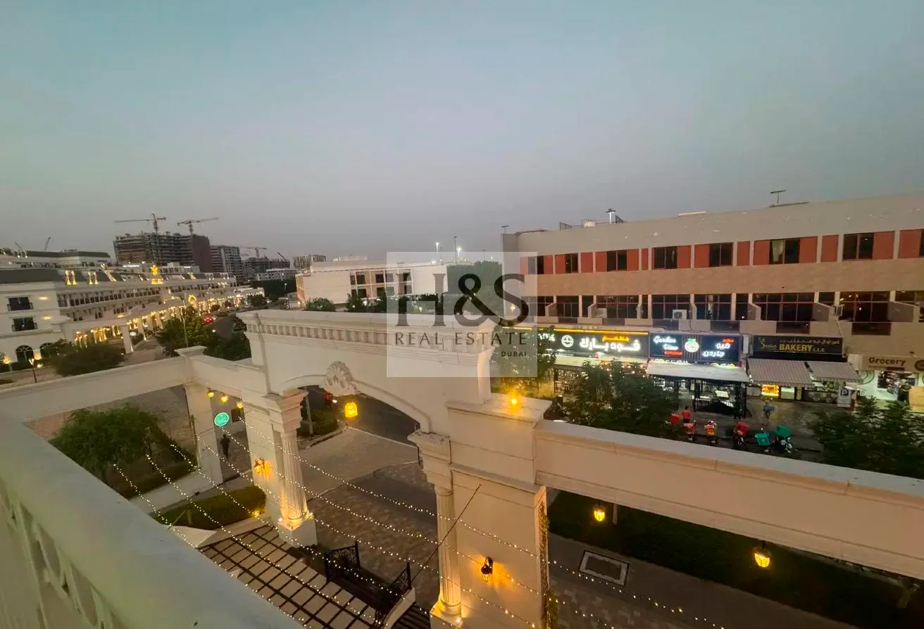 Modern Studio-Vincitore Boulevard 1-Community View