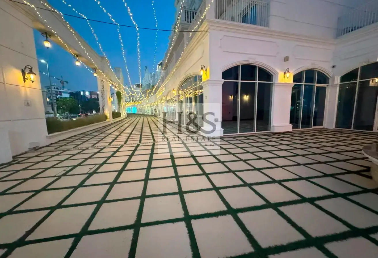 Modern Studio-Vincitore Boulevard 1-Community View