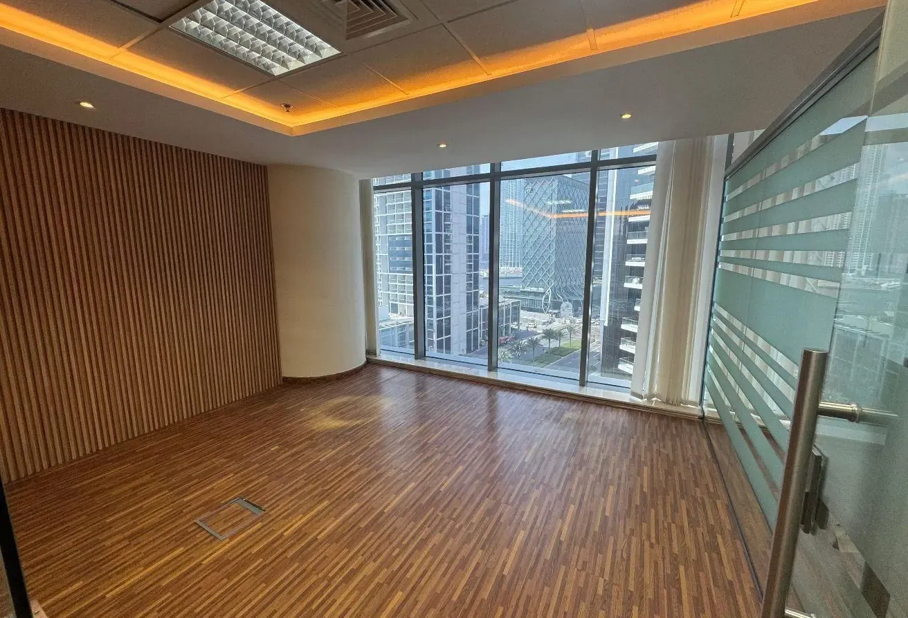 LUXURY | PARTITIONS | CANAL VIEW