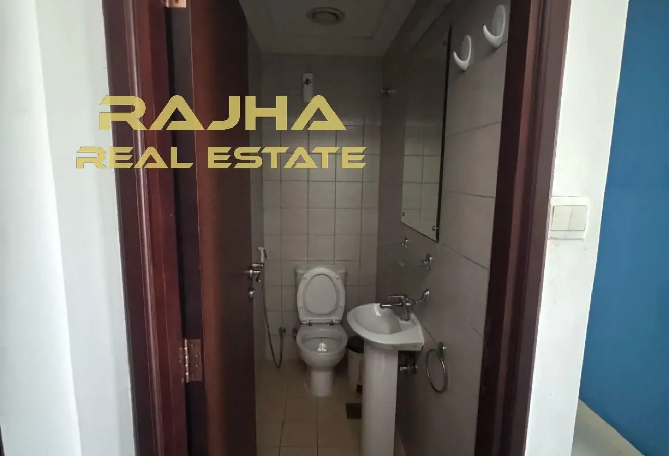 Office with Canal View and Private Bathroom