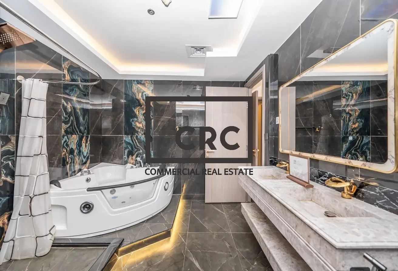 Fully Fitted | Vacant | Canal View | LLC License