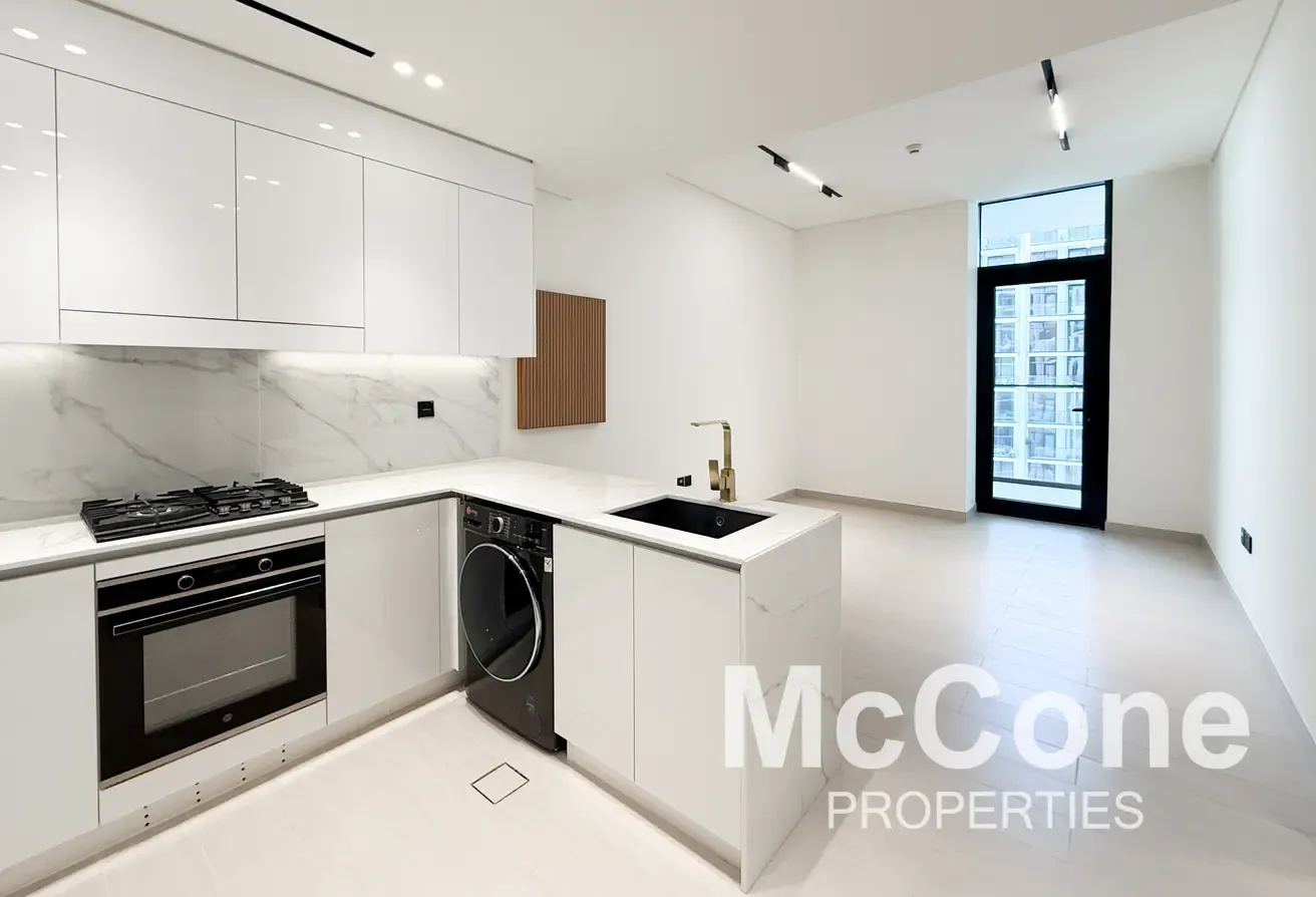 Pool View | High Floor | Multiple Cheques