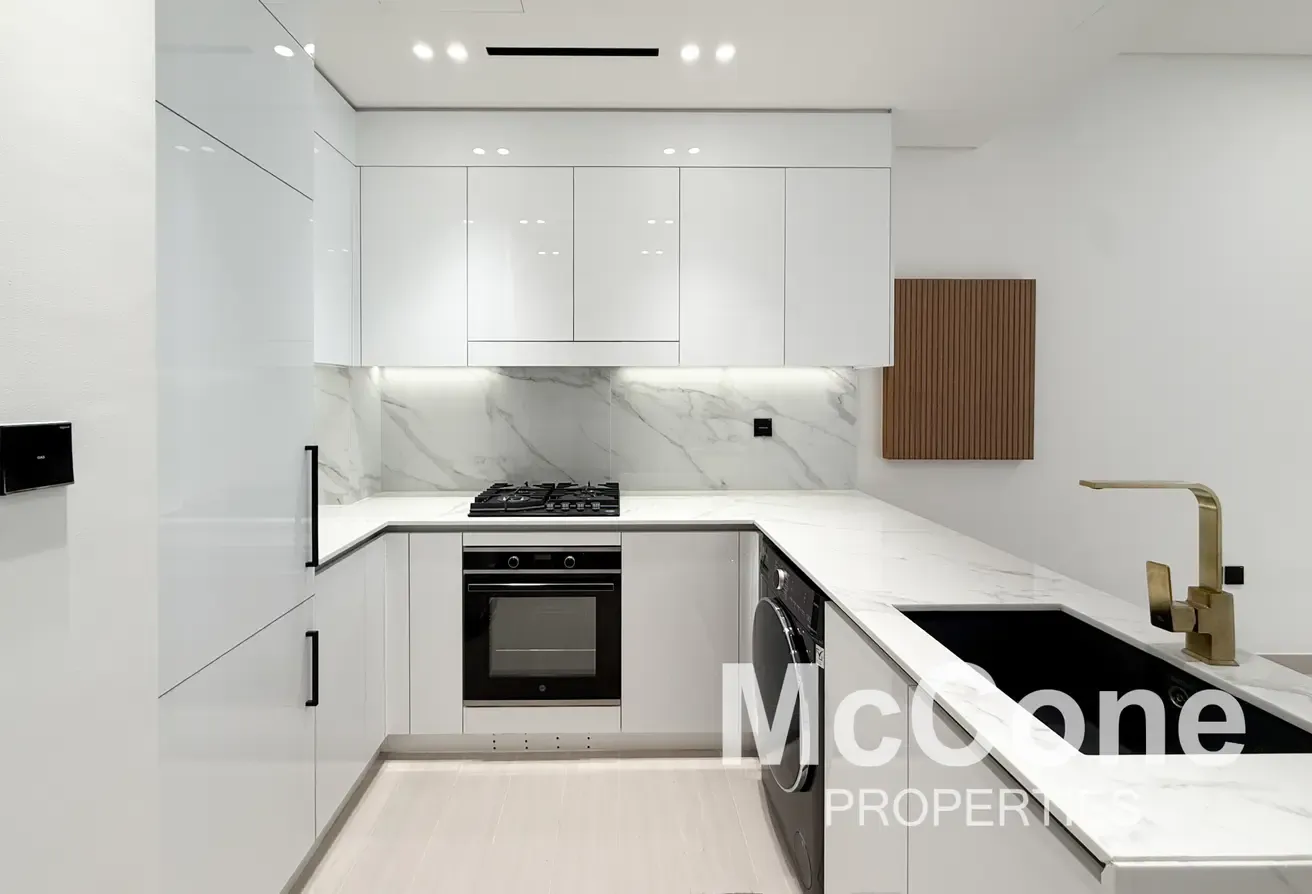 Pool View | High Floor | Multiple Cheques