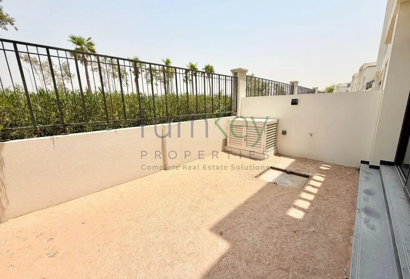 Brand New | Single Row | Close to Lagoons