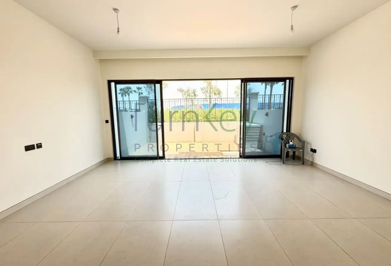 Brand New | Single Row | Close to Lagoons