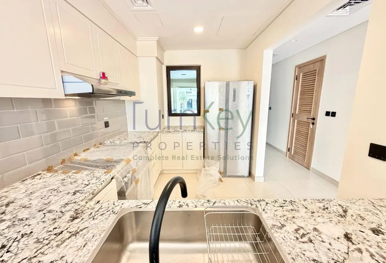 Brand New | Single Row | Close to Lagoons