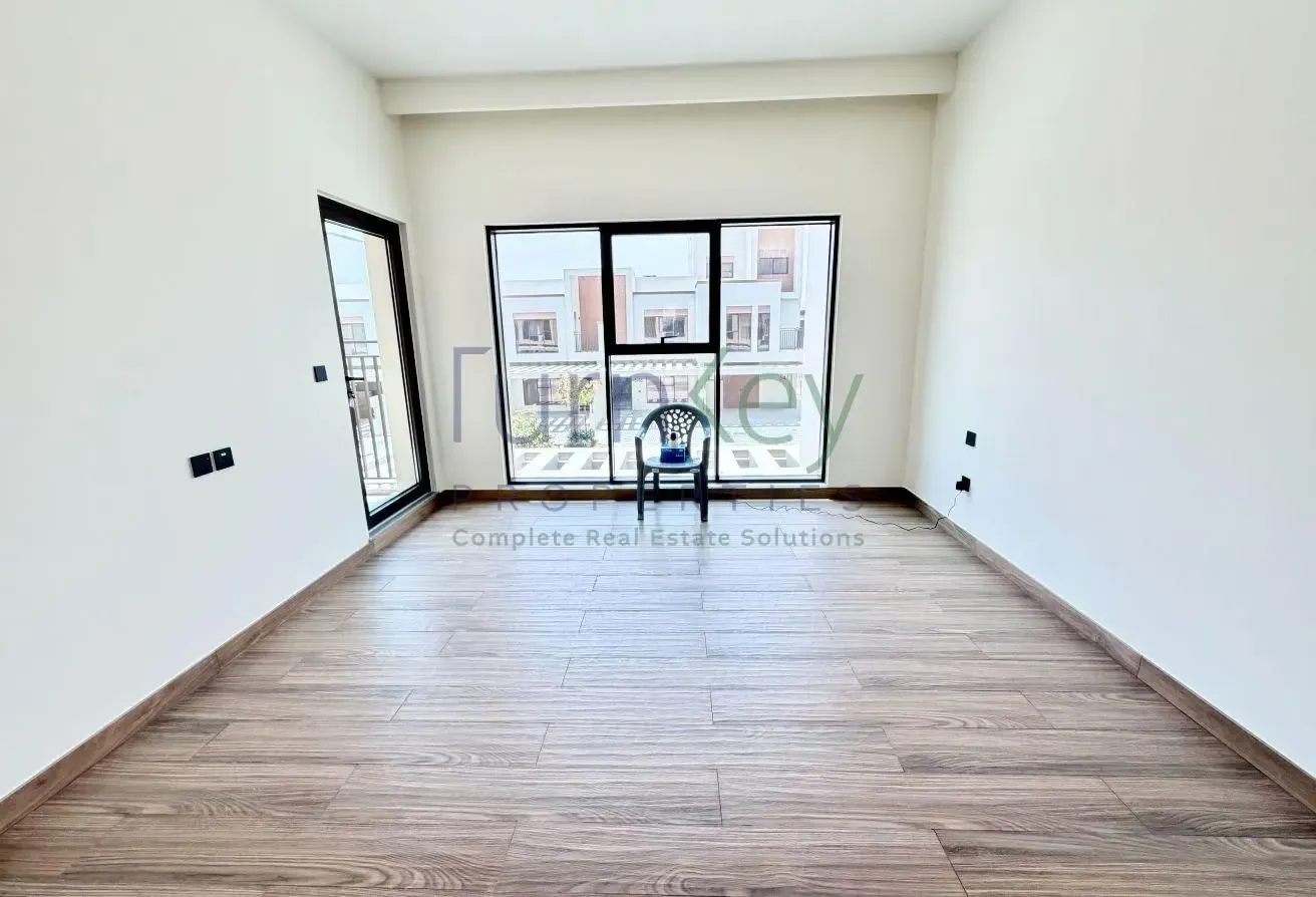 Brand New | Single Row | Close to Lagoons