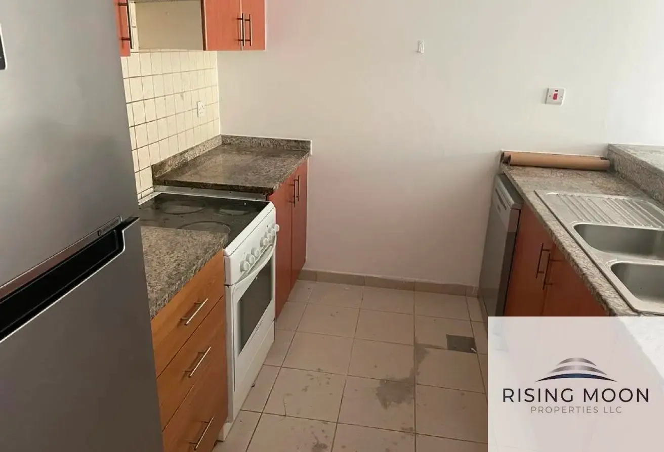 ROAD FACING 1BR IN GREENS FOR RENT