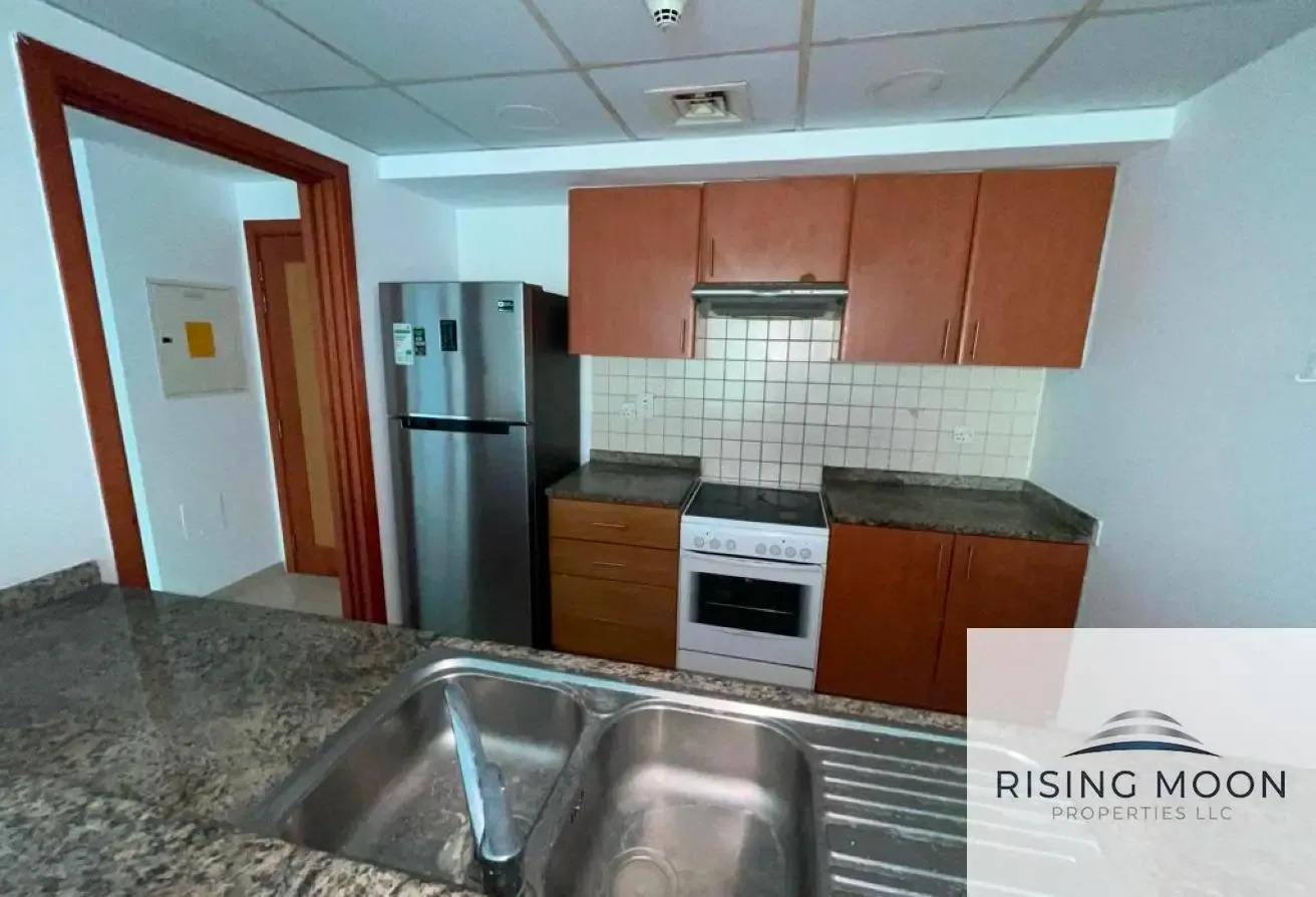 ROAD FACING 1BR IN GREENS FOR RENT