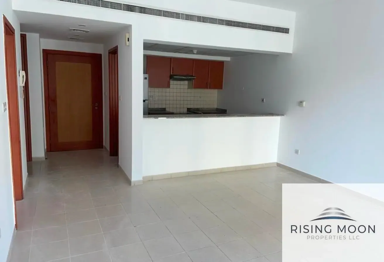 ROAD FACING 1BR IN GREENS FOR RENT