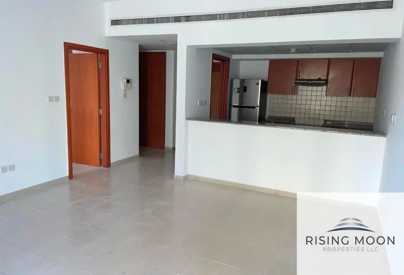 ROAD FACING 1BR IN GREENS FOR RENT