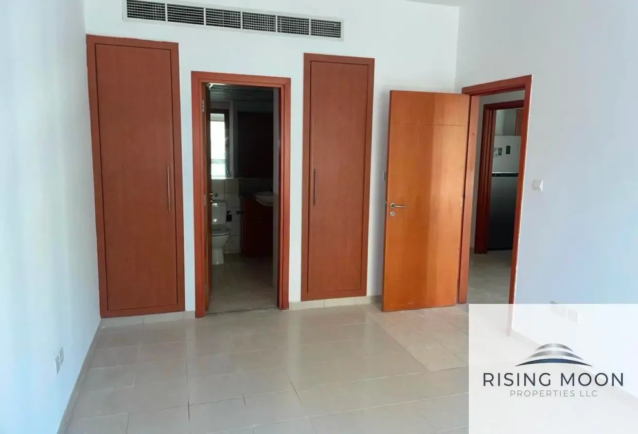 ROAD FACING 1BR IN GREENS FOR RENT