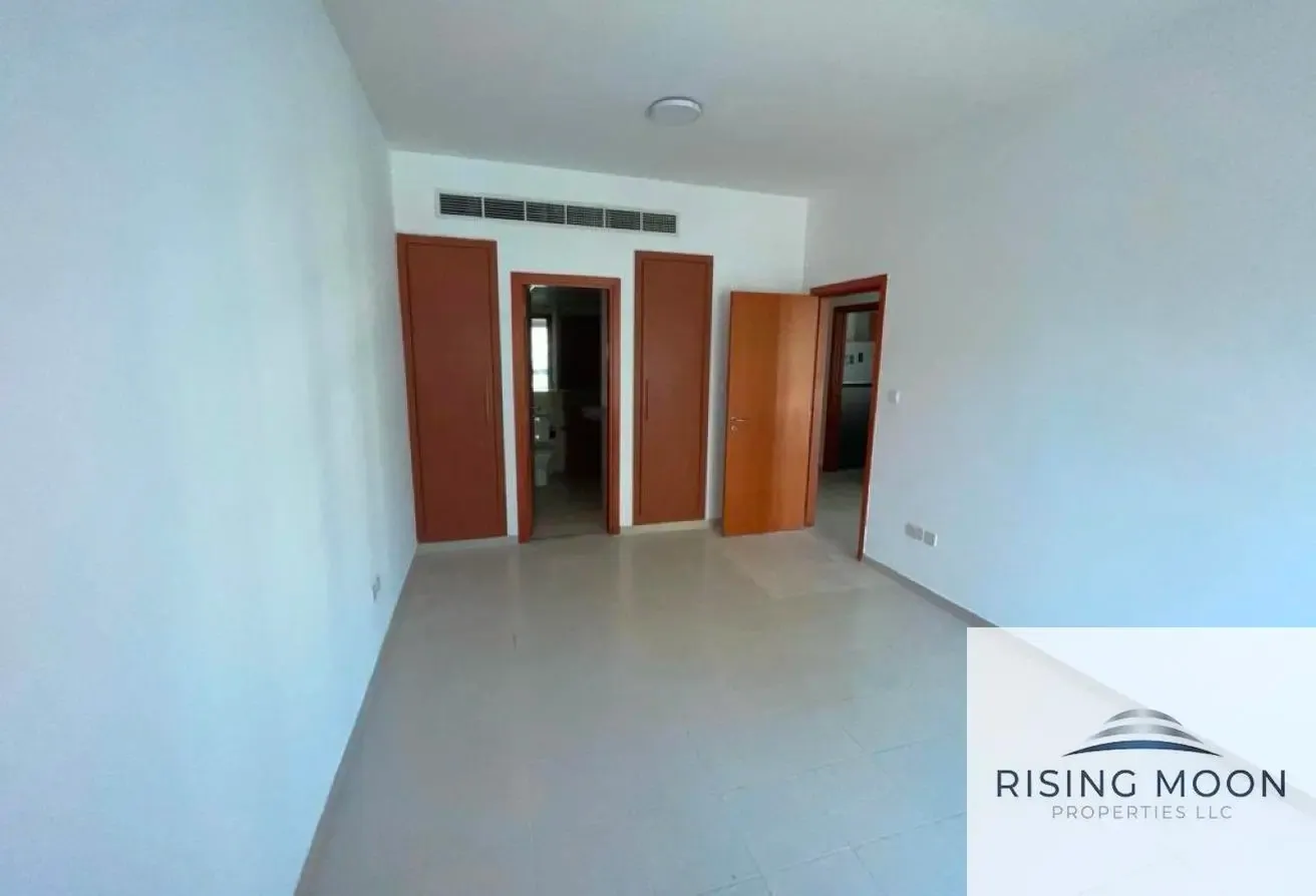 ROAD FACING 1BR IN GREENS FOR RENT