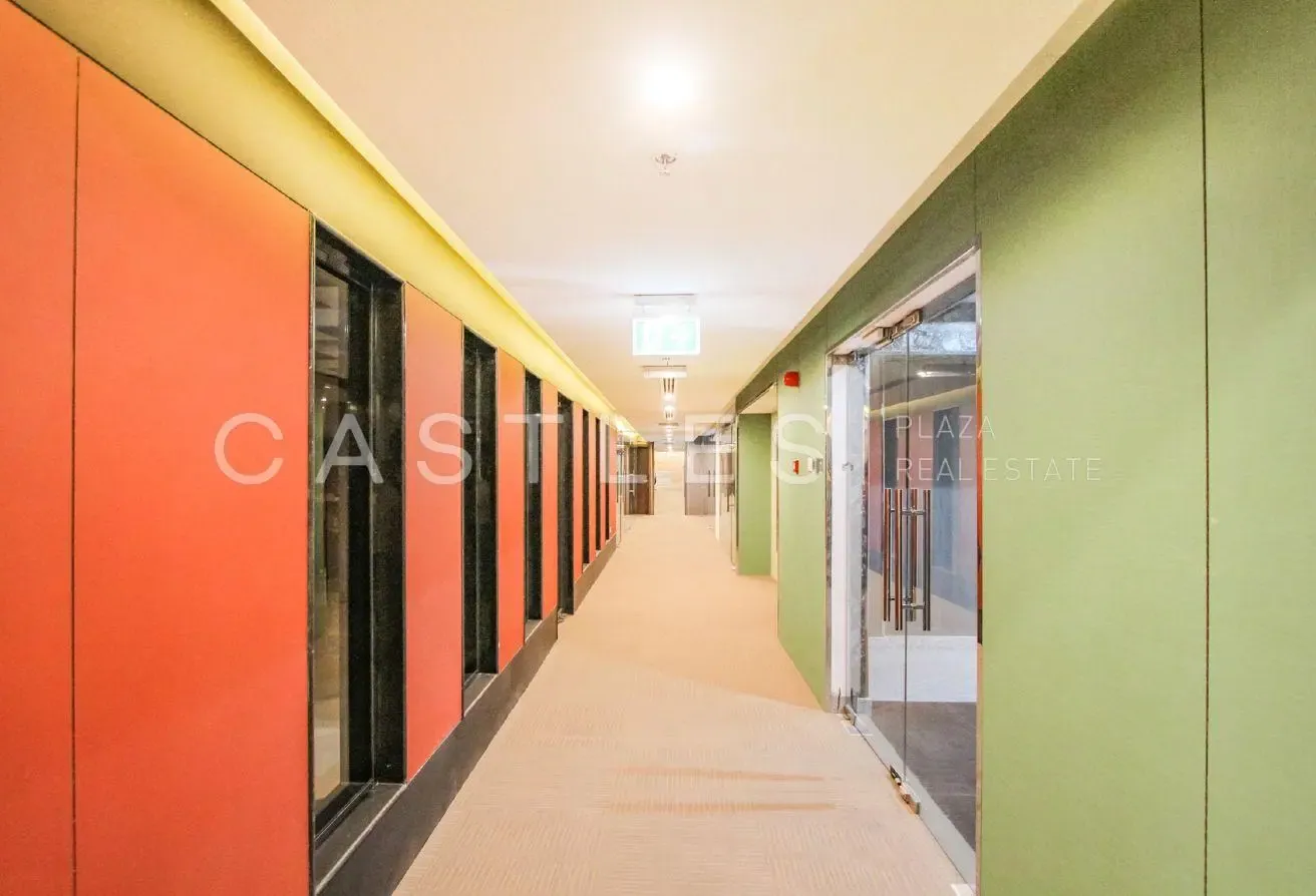 VOT 198,000 Sqft Warehouse in North