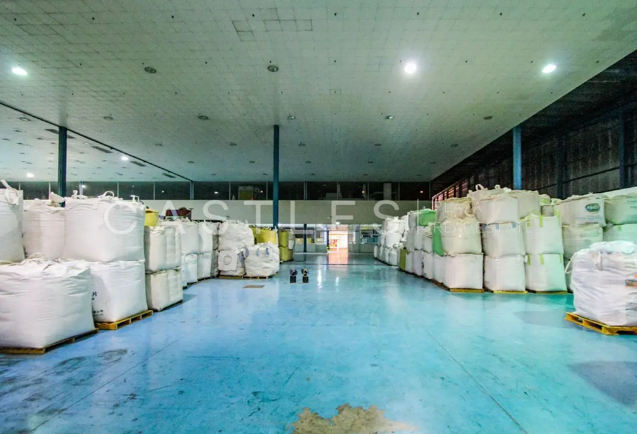 VOT 198,000 Sqft Warehouse in North