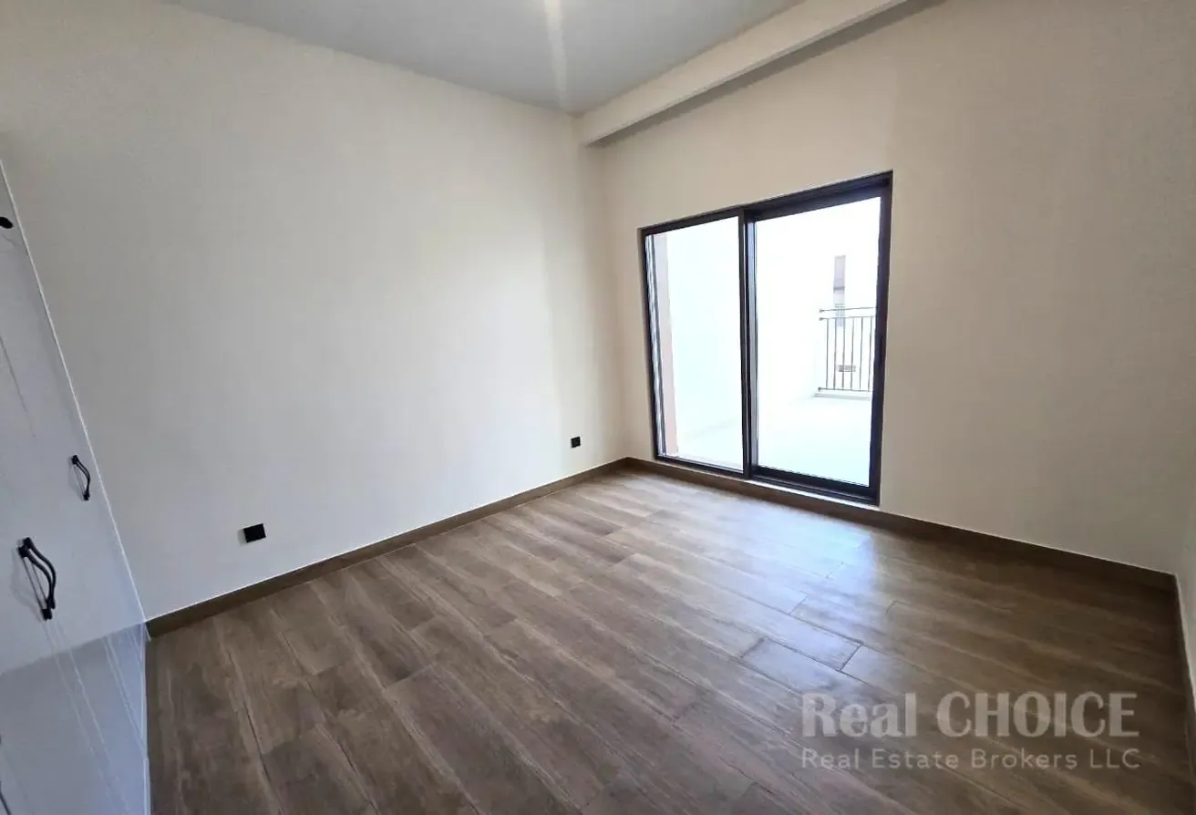 Elegant 4BR town house |Vacant | Spacious