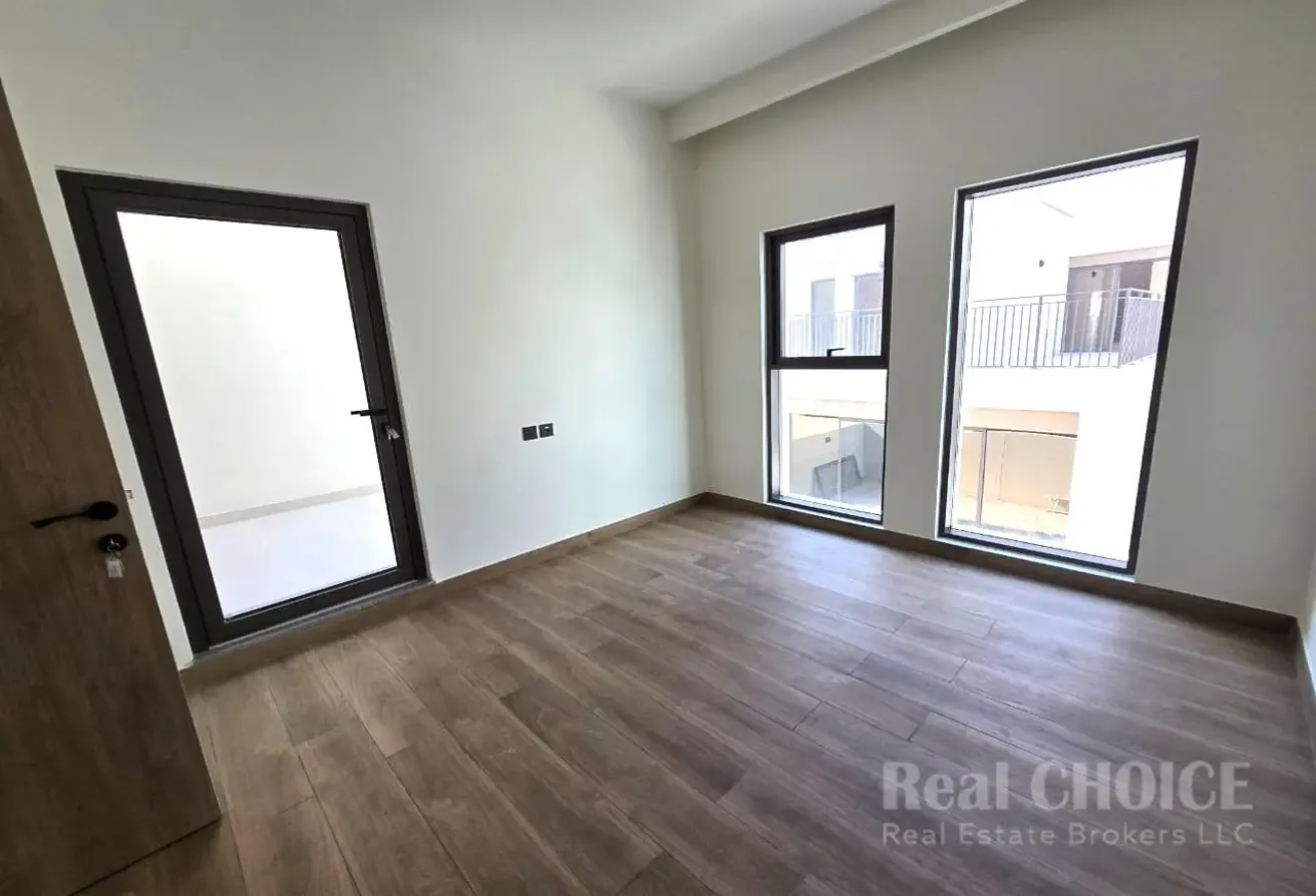 Elegant 4BR town house |Vacant | Spacious