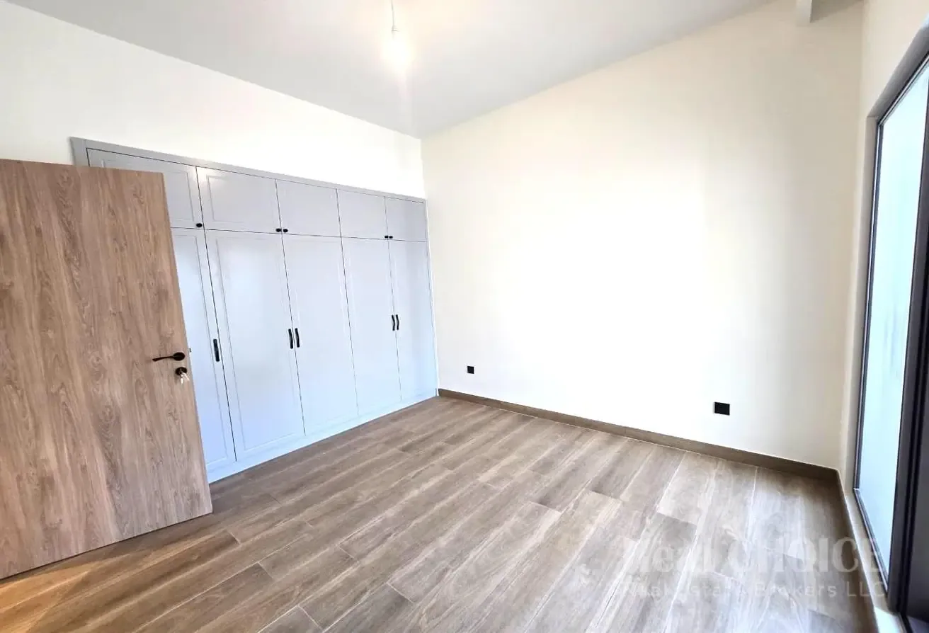Elegant 4BR town house |Vacant | Spacious