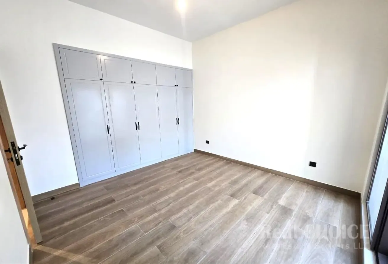 Elegant 4BR town house |Vacant | Spacious