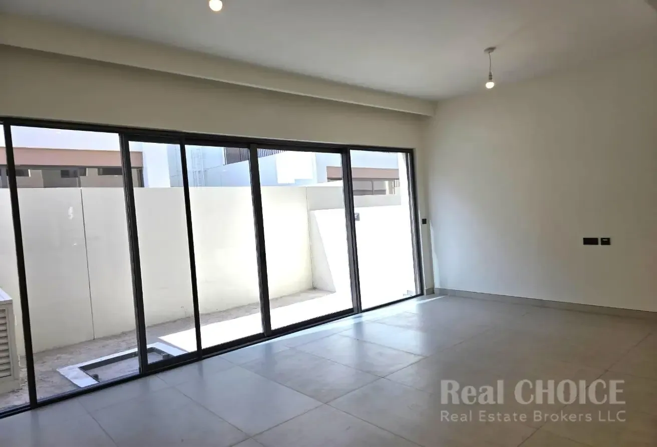 Elegant 4BR town house |Vacant | Spacious