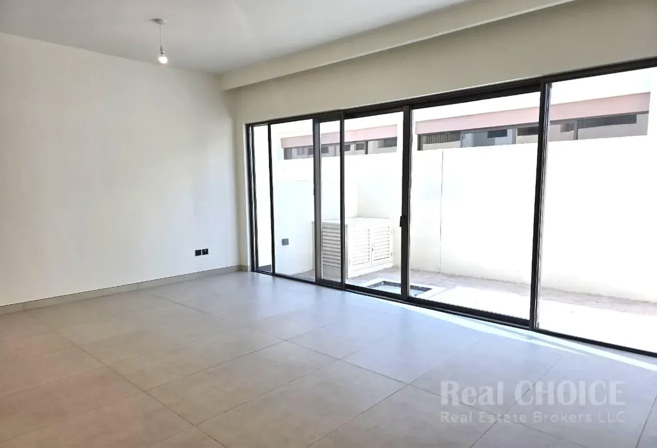 Elegant 4BR town house |Vacant | Spacious