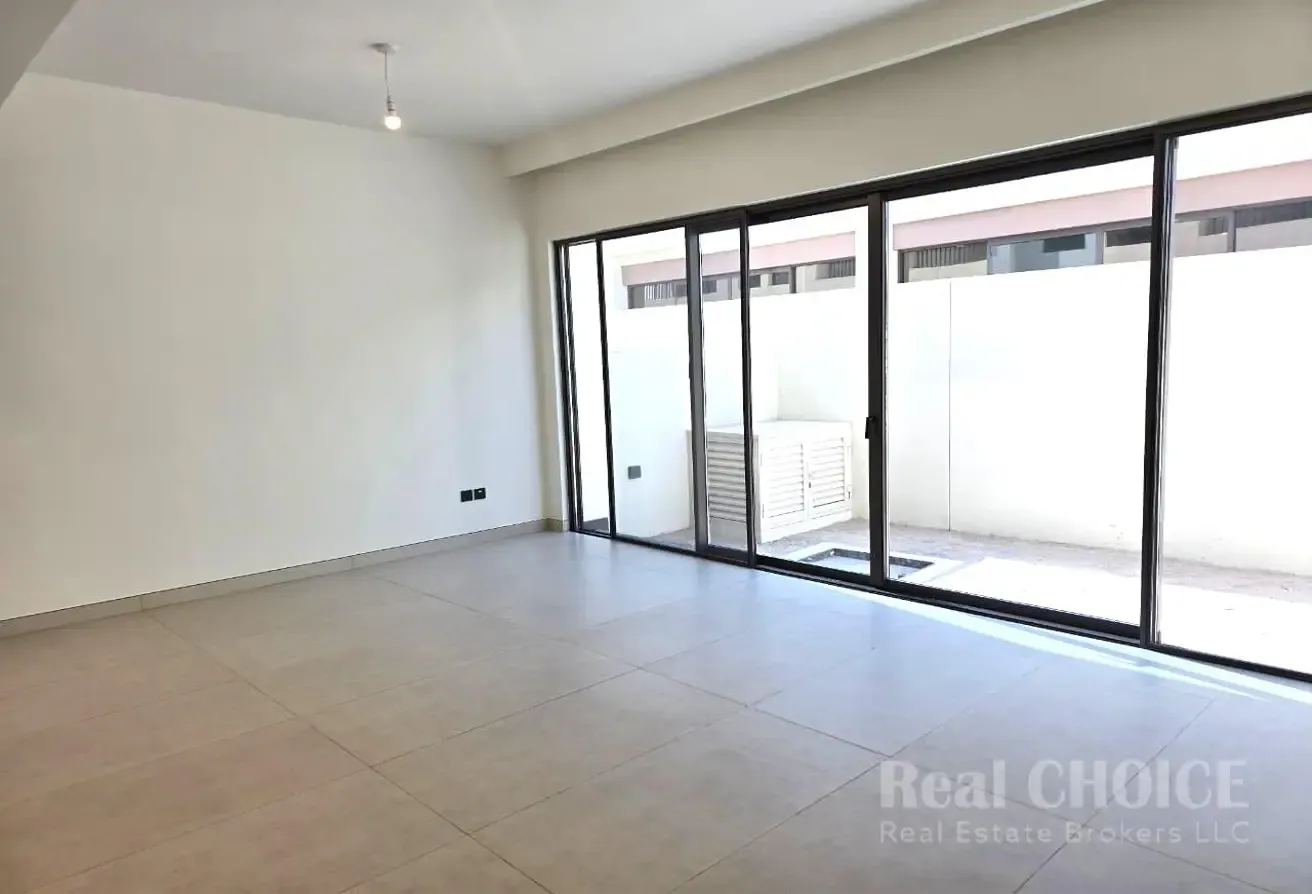 Elegant 4BR town house |Vacant | Spacious