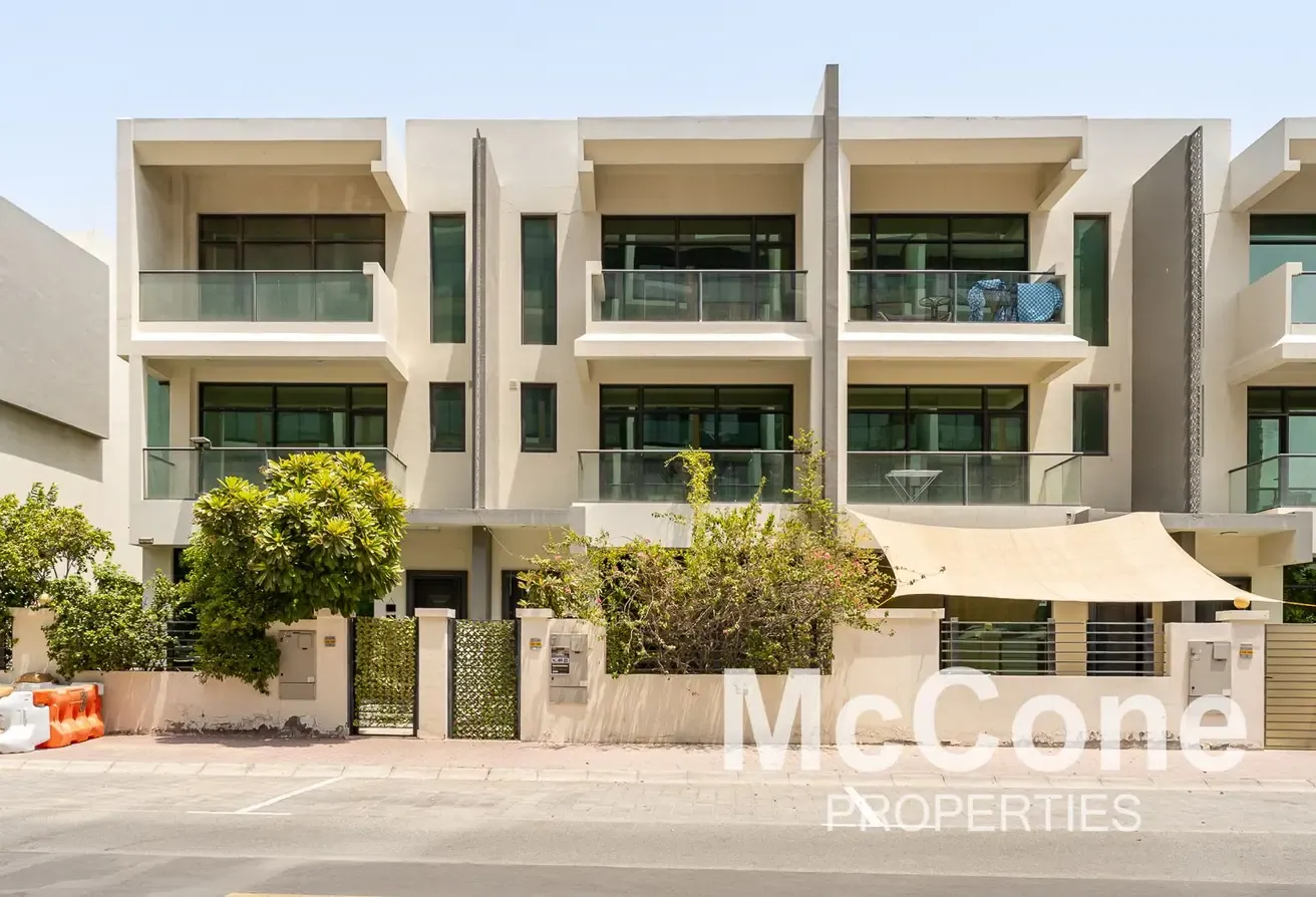 Luxury 4BR + Maid | With Lift | Vacant