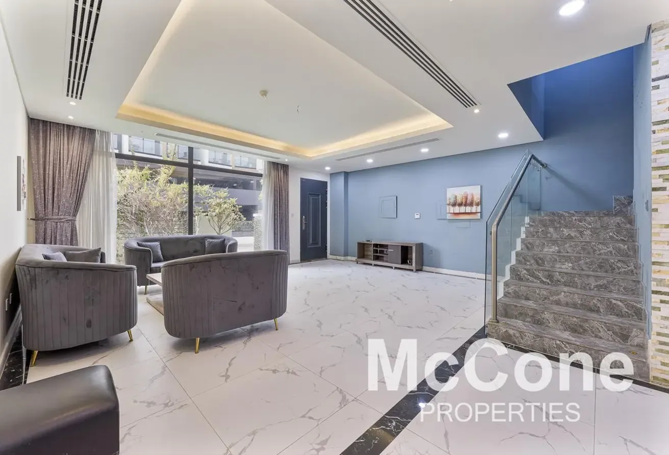 Luxury 4BR + Maid | With Lift | Vacant
