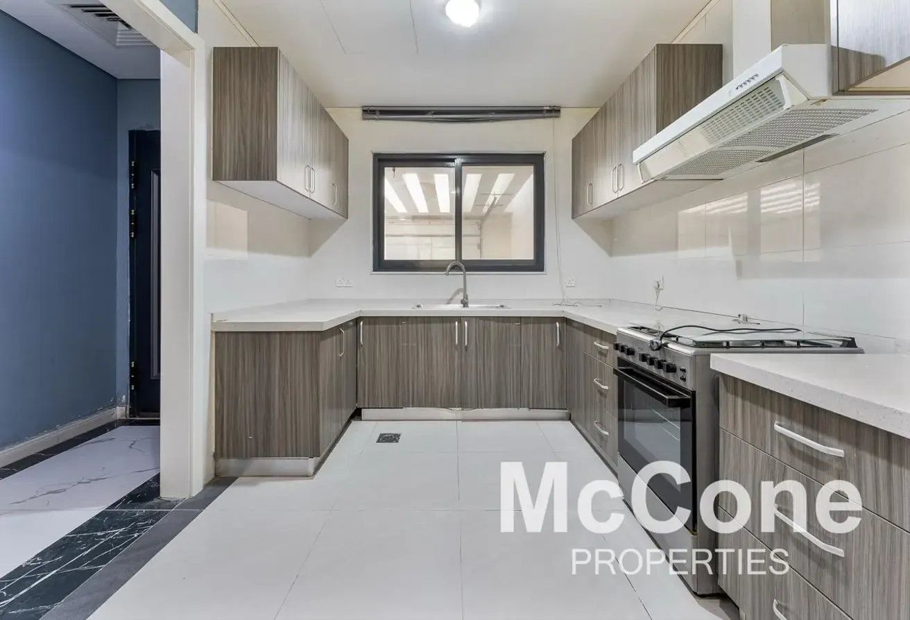 Luxury 4BR + Maid | With Lift | Vacant