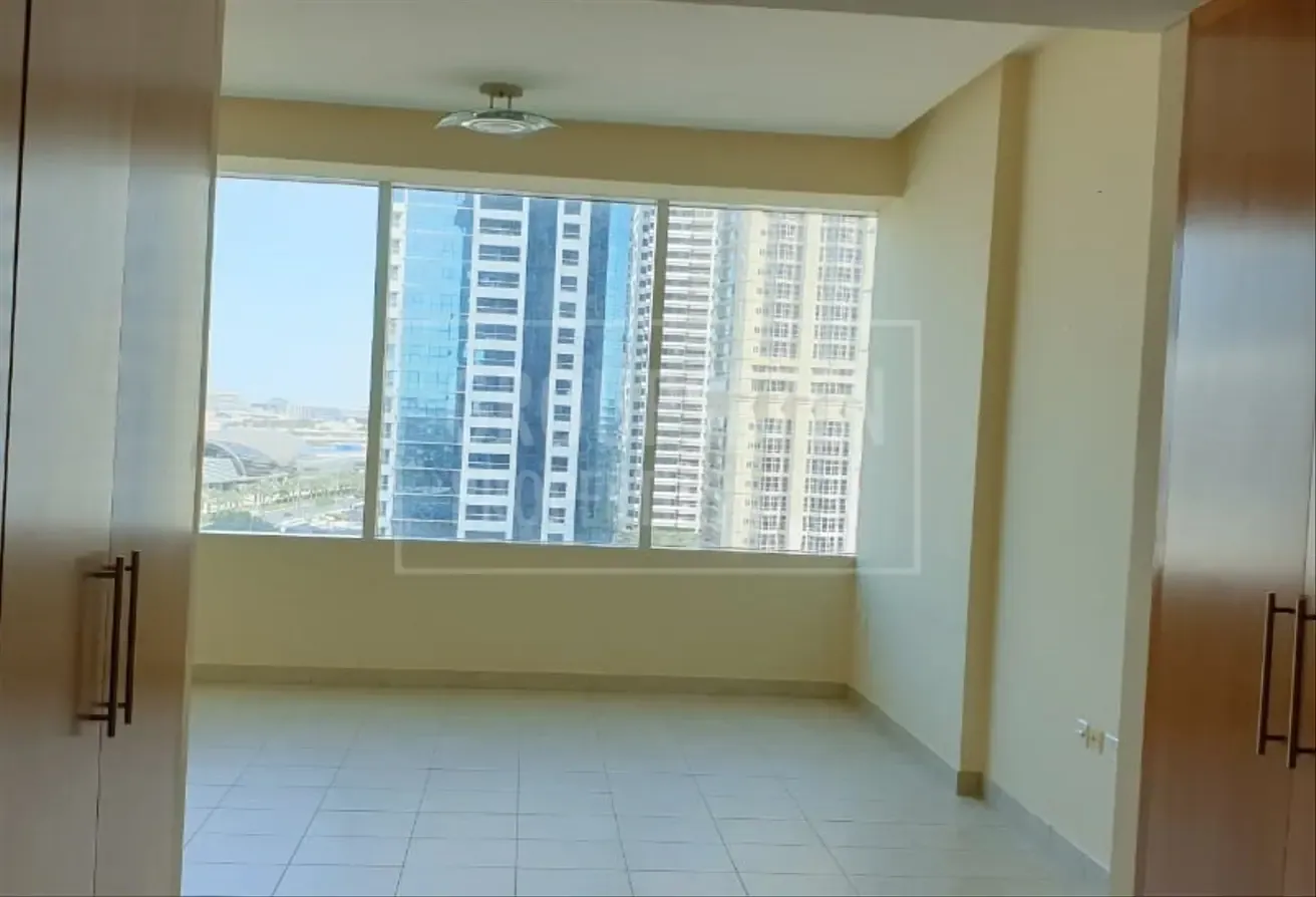 VACANT I Corner Unit I Managed I Well maintained