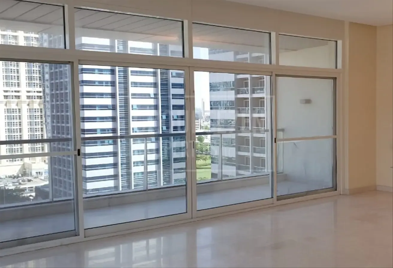 VACANT I Corner Unit I Managed I Well maintained