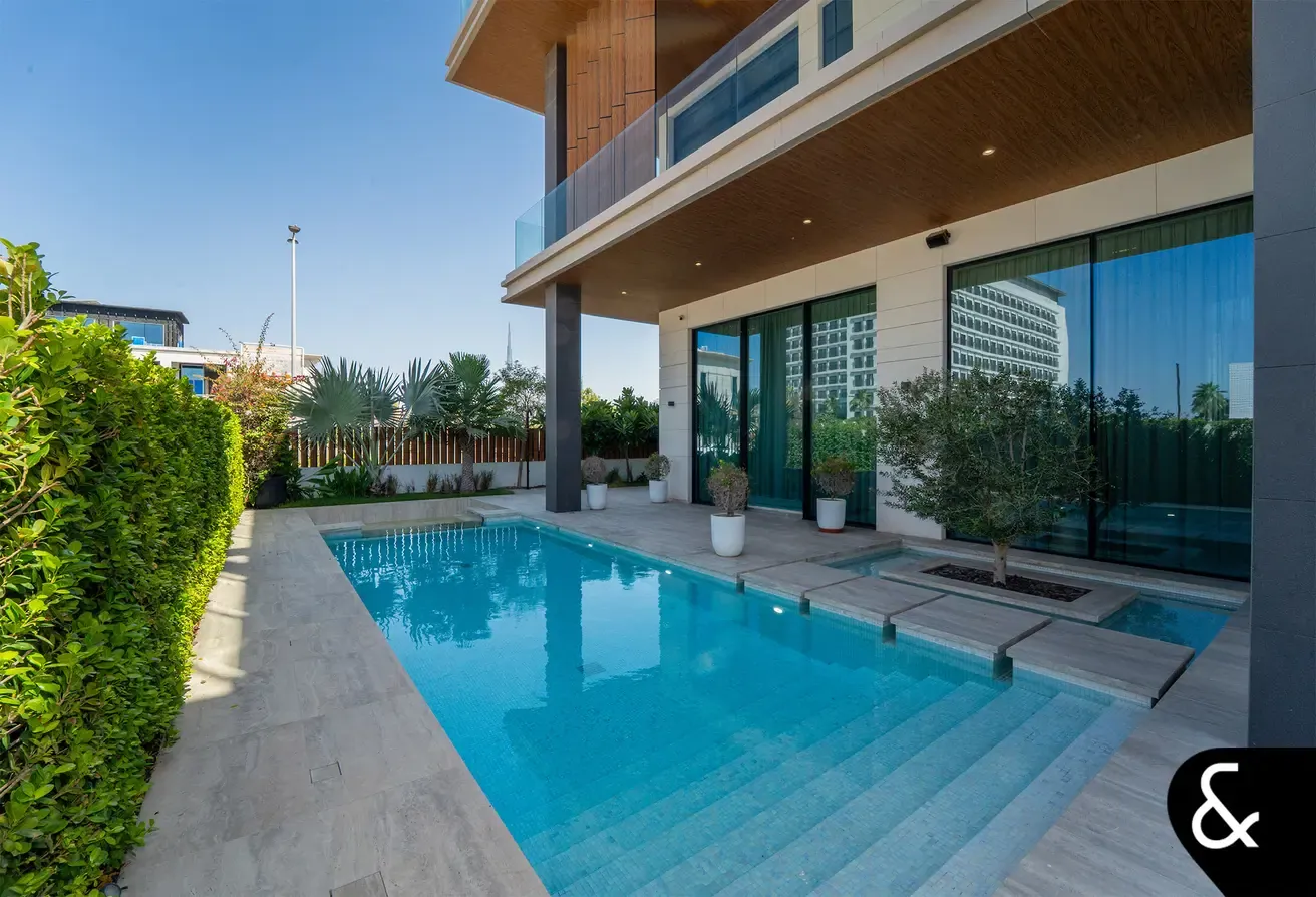 Exclusive | Brand New | Beachfront | Corner