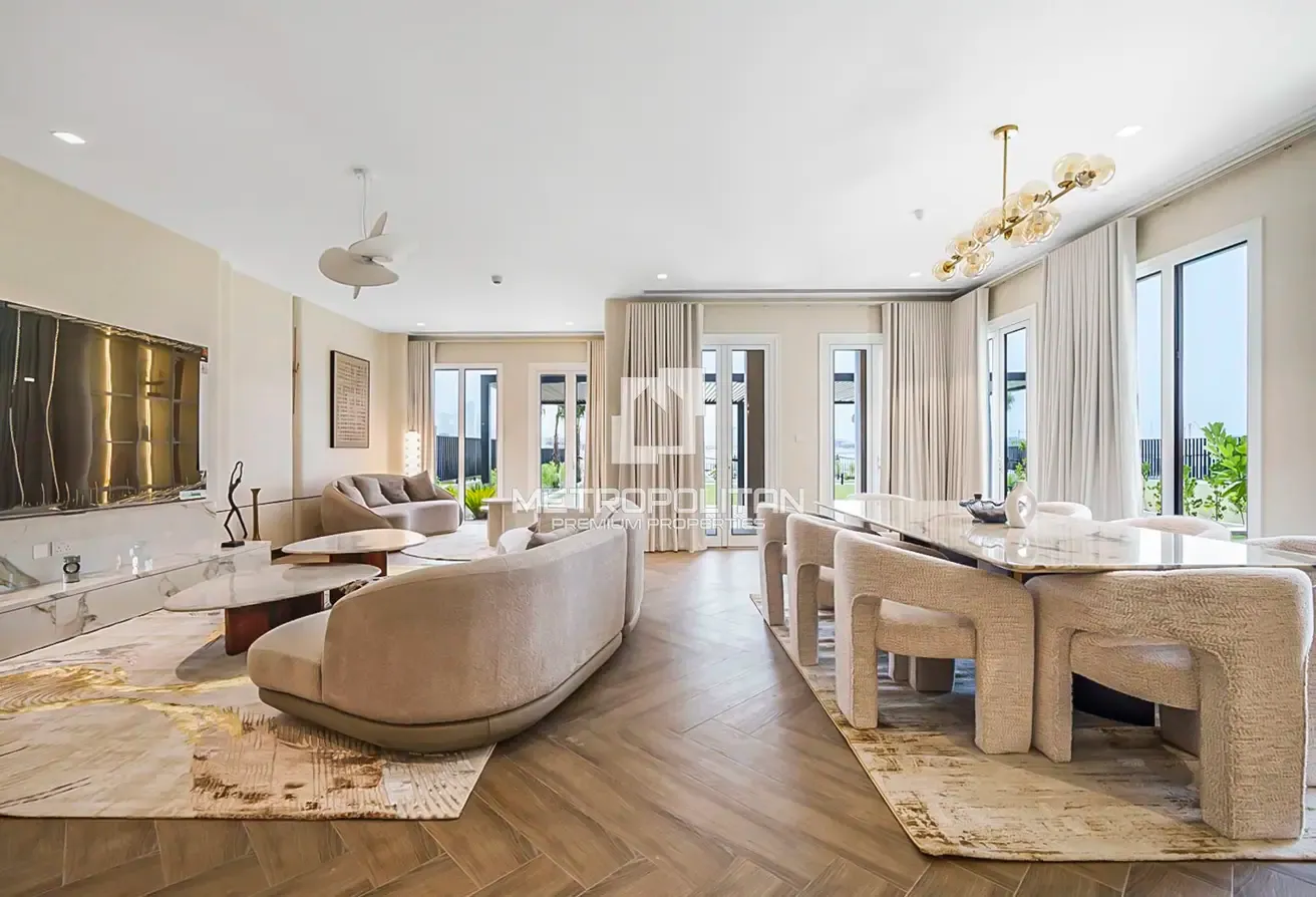 Waterfront Villa | Stunning Skyline View | Vacant