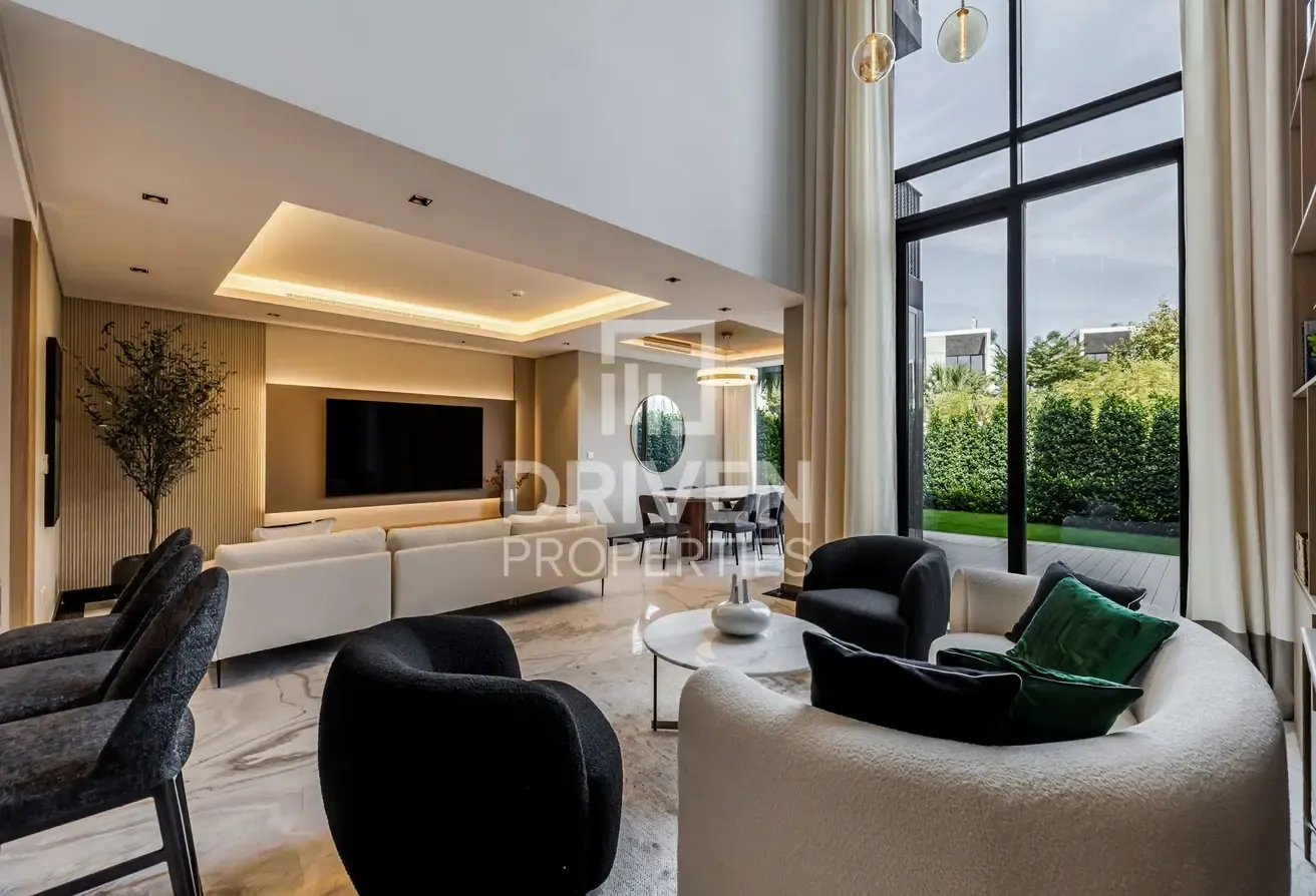 Luxurious | Fully Furnished | Upgraded Villa