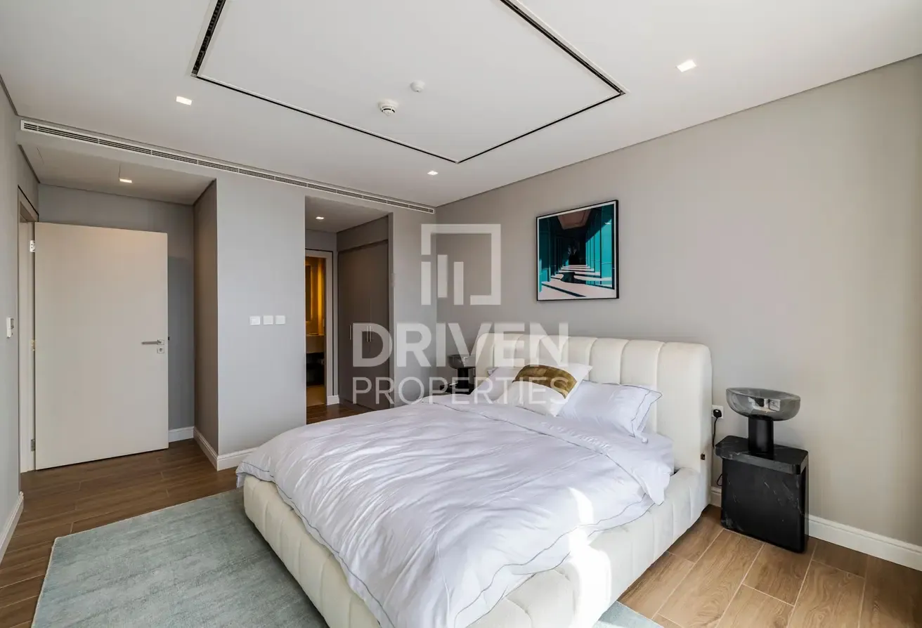 Luxurious | Fully Furnished | Upgraded Villa