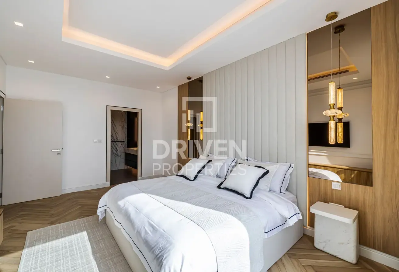 Luxurious | Fully Furnished | Upgraded Villa