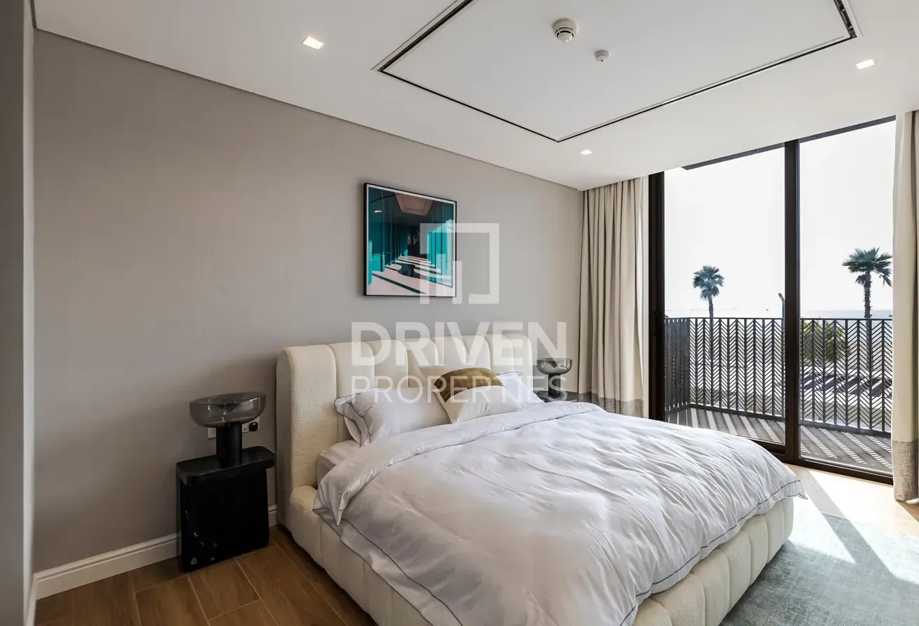 Luxurious | Fully Furnished | Upgraded Villa