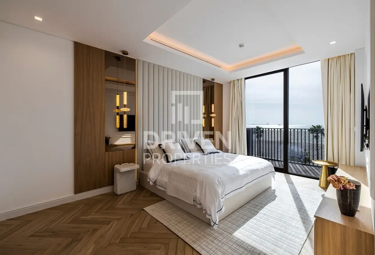 Luxurious | Fully Furnished | Upgraded Villa