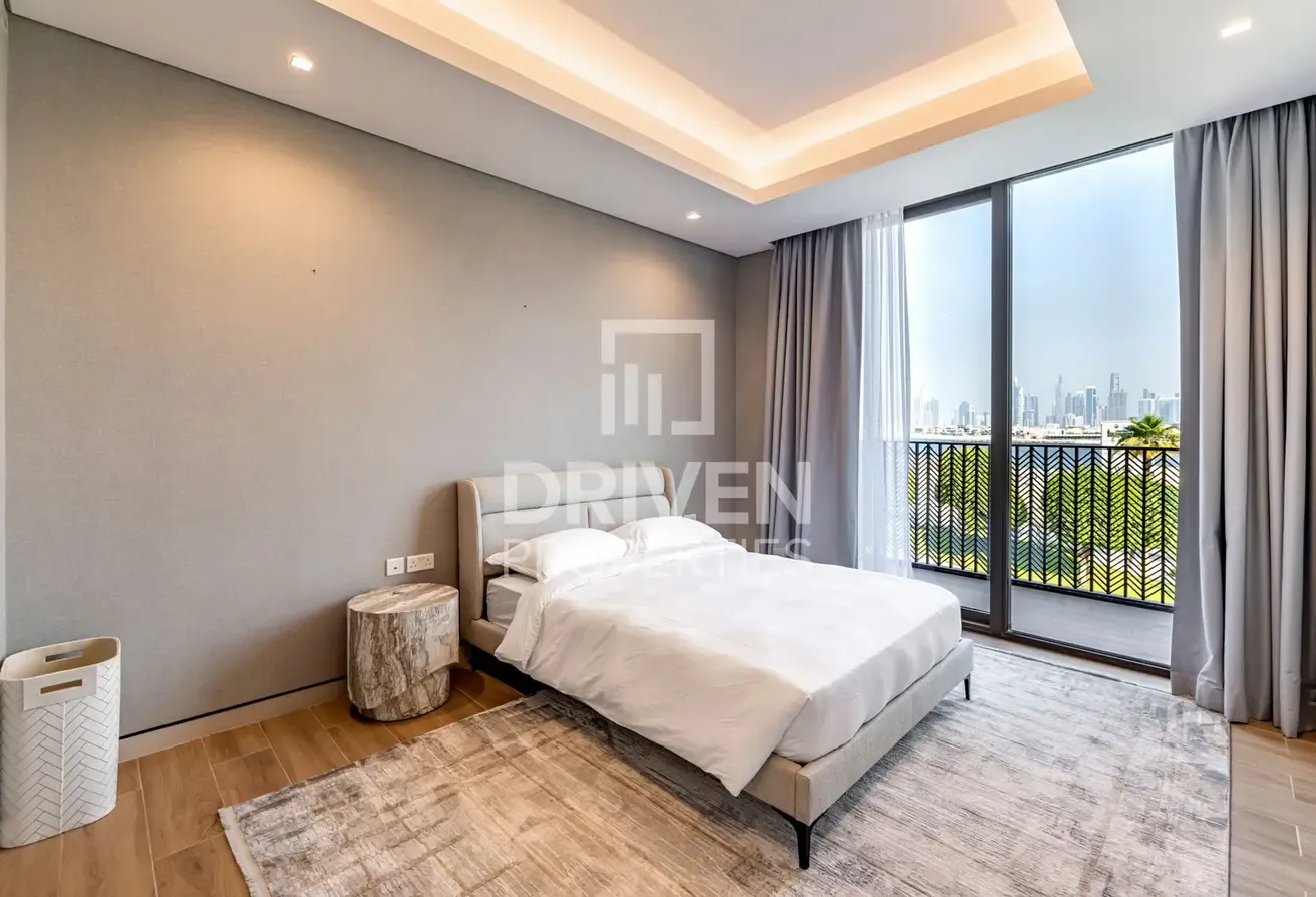 Prestigious Villa with Sea and Skyline View