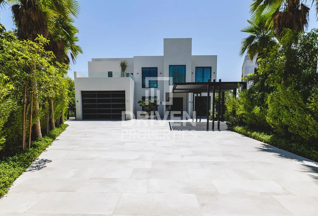Upgraded and Luxury Villa | Spacious Plot