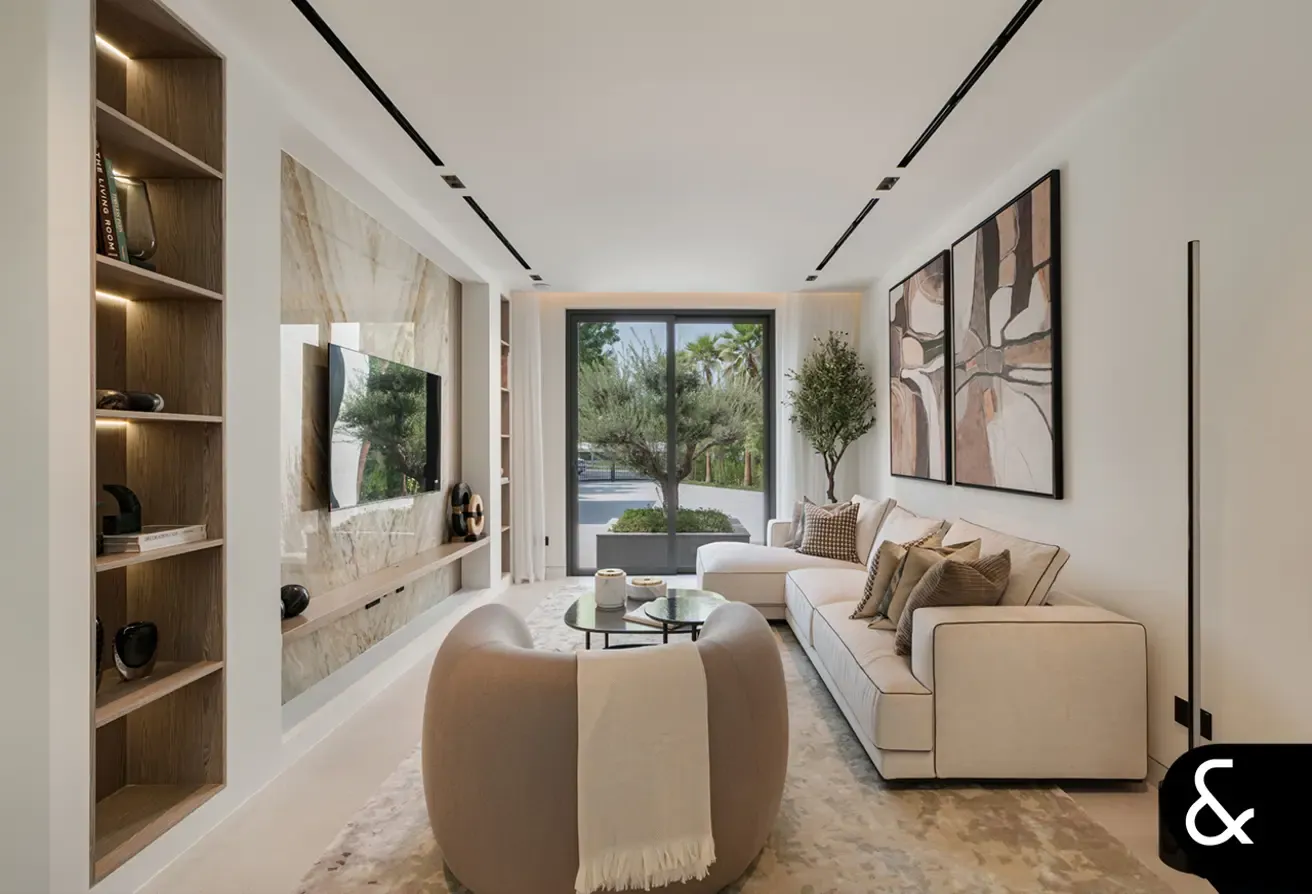 Lake Views | 5 bedrooms | Upgraded