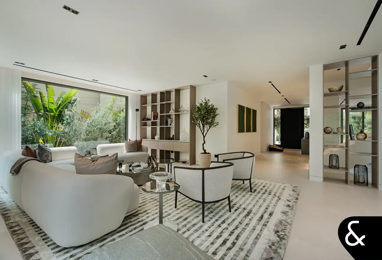 Lake Views | 5 bedrooms | Upgraded