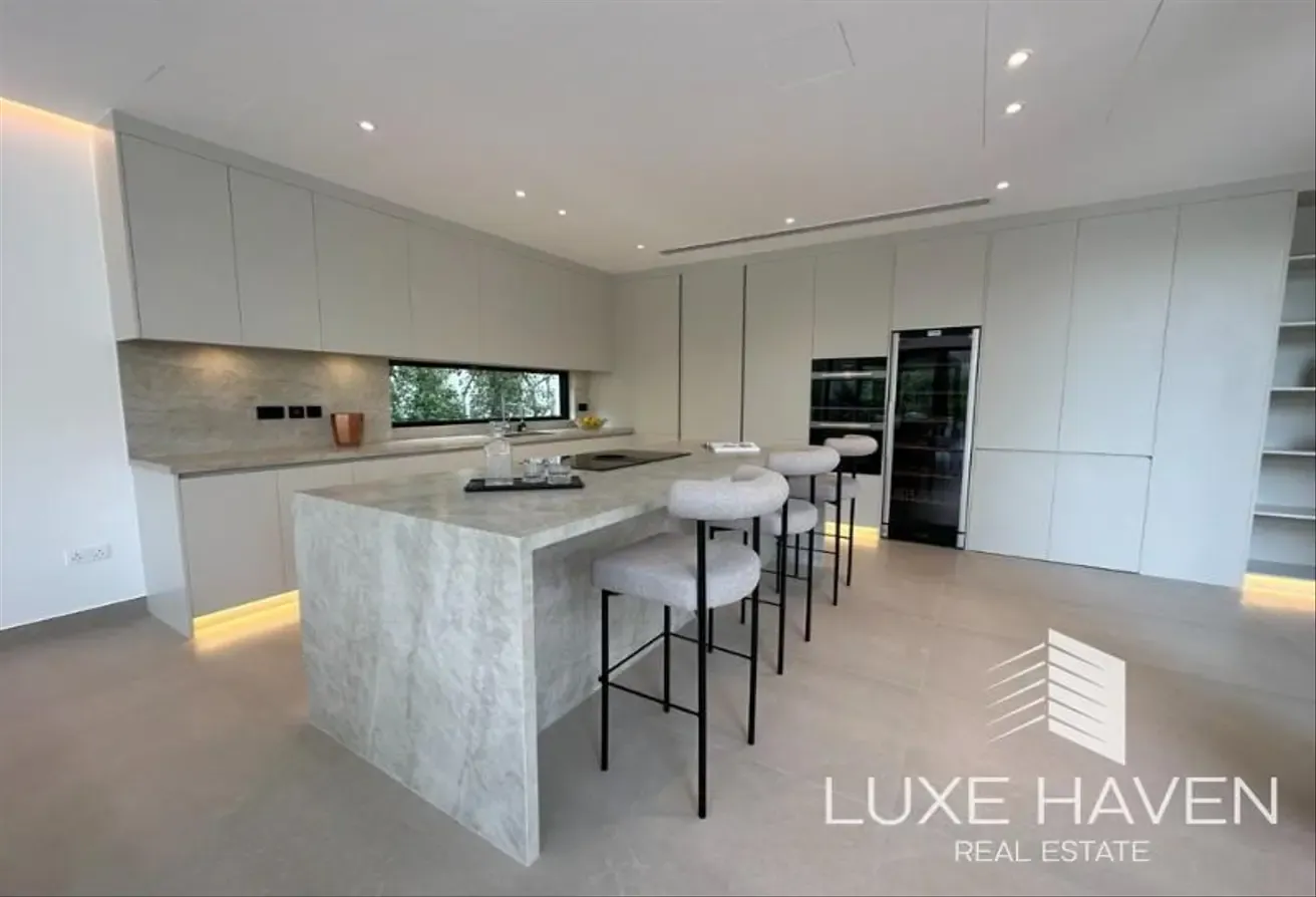 4 Bed | Miami-Style Design | Fully Furnished