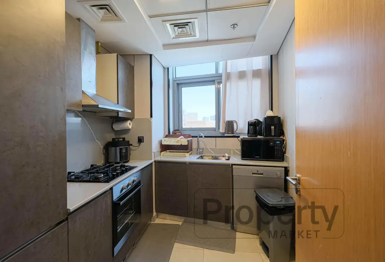 Well-Maintained | Balcony | Large Layout |Occupied