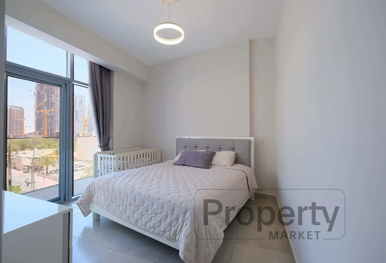 Well-Maintained | Balcony | Large Layout |Occupied